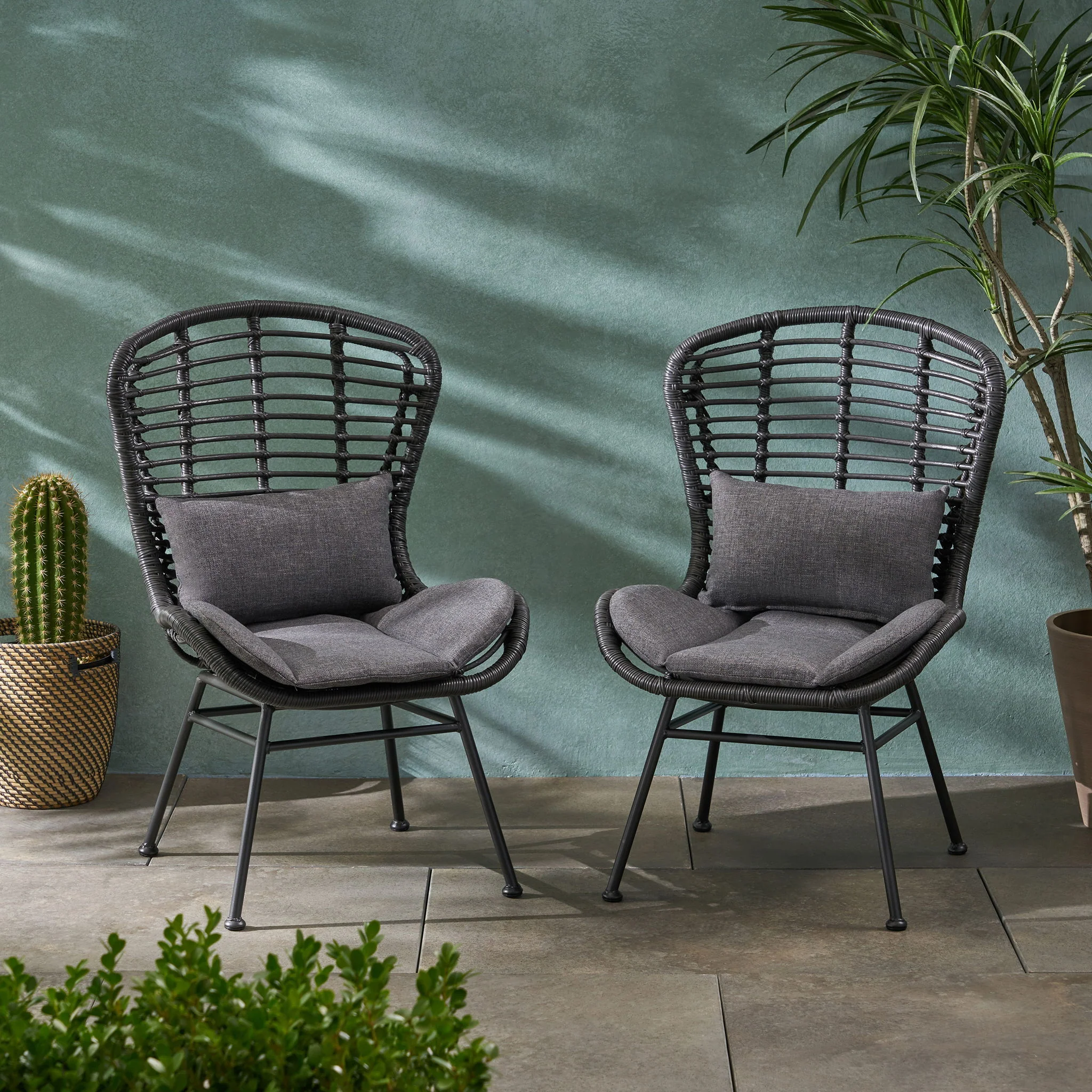 Calypso - Outdoor Chair With Water Resistance Cushion And Iron Frame - Image 4
