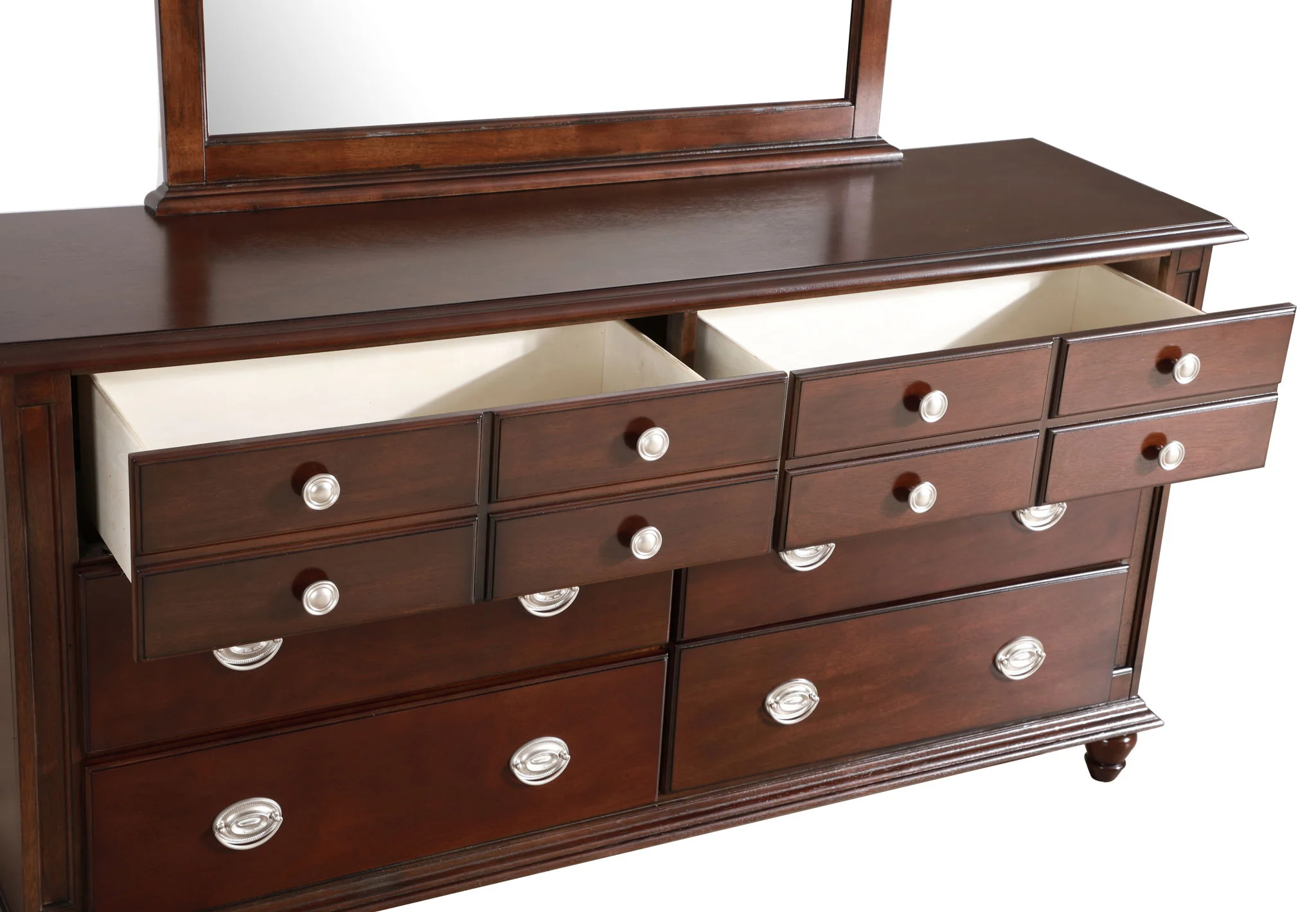 Elegant Traditional Dresser - Image 4