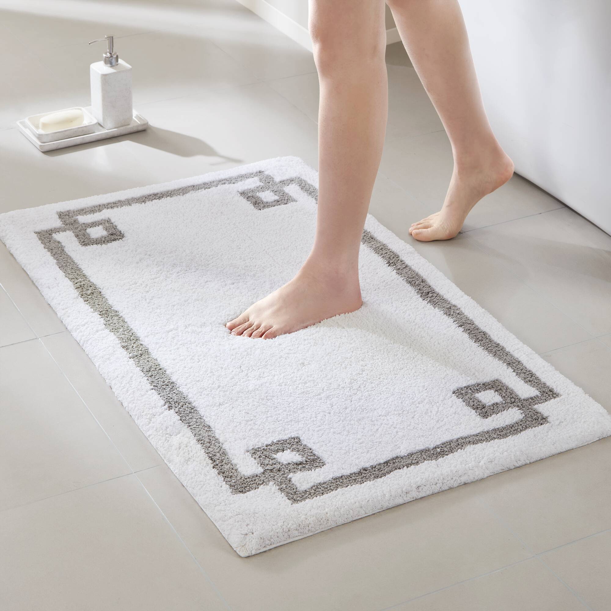 Evan - 20" x 30" Tufted Bath Rug - White - Image 4