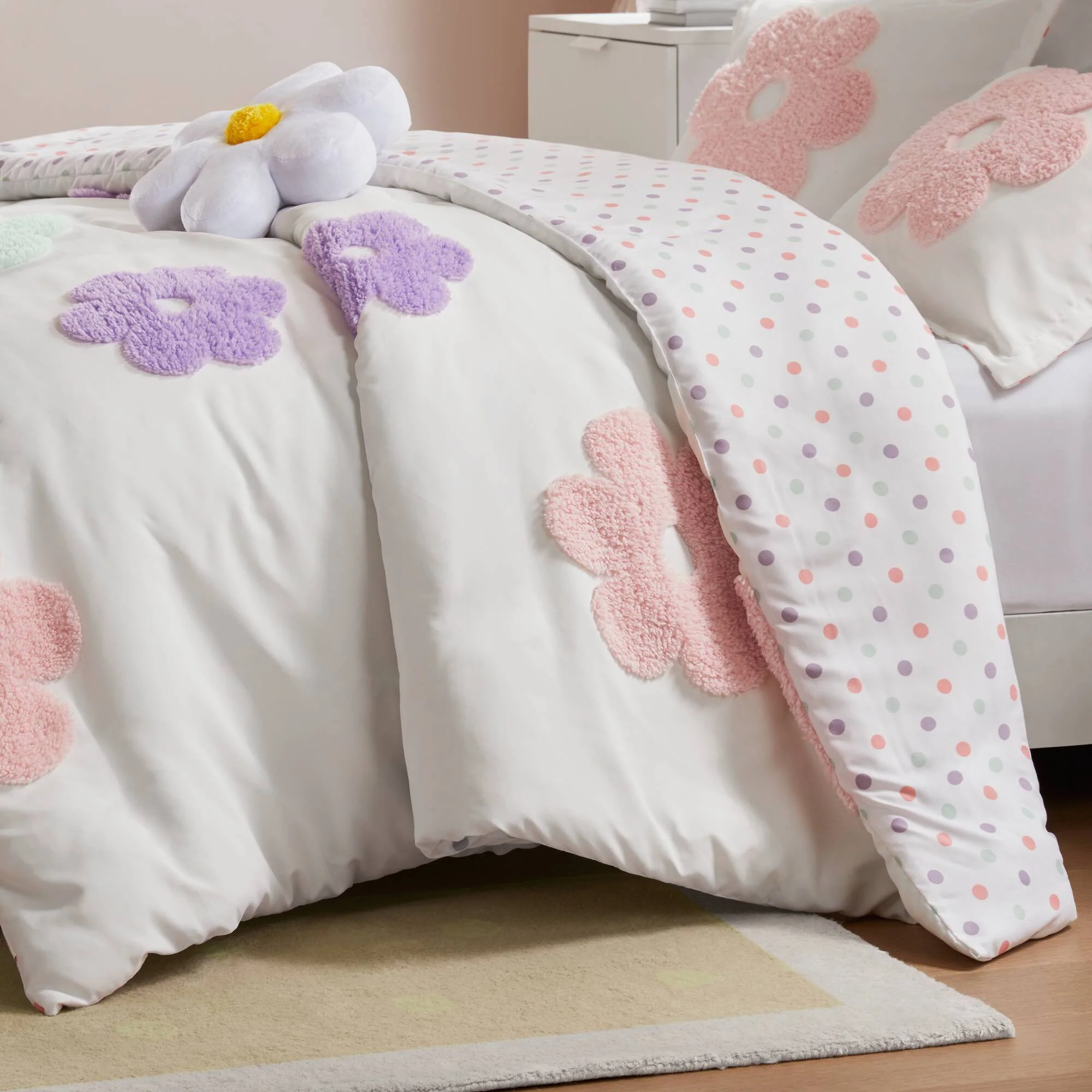 Gracie - Floral Reversible Tufted Chenille Comforter Set With Flower Throw Pillow - White / Purple - Image 4