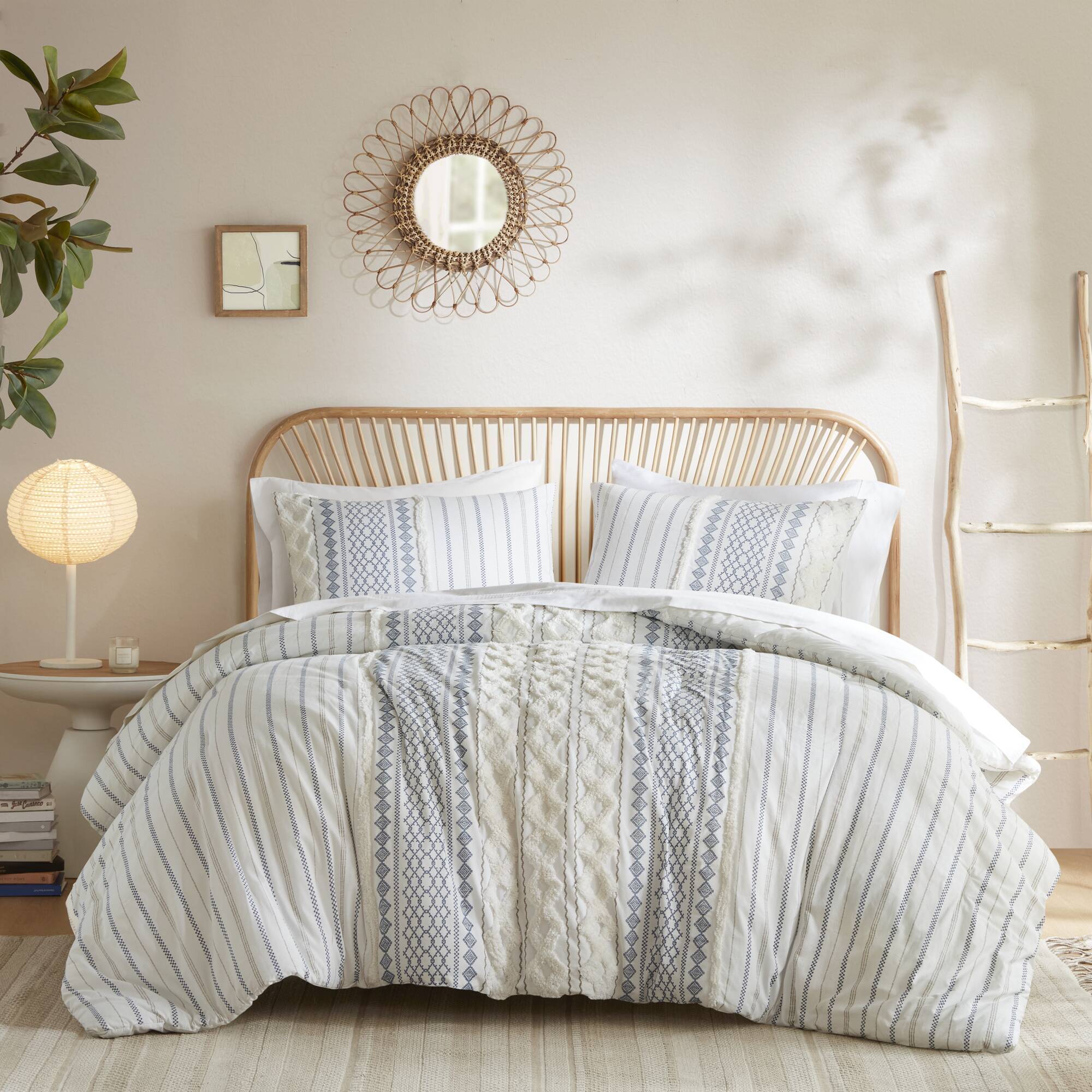 Imani - Cotton Printed Comforter Set With Chenille - White / Navy - Image 3