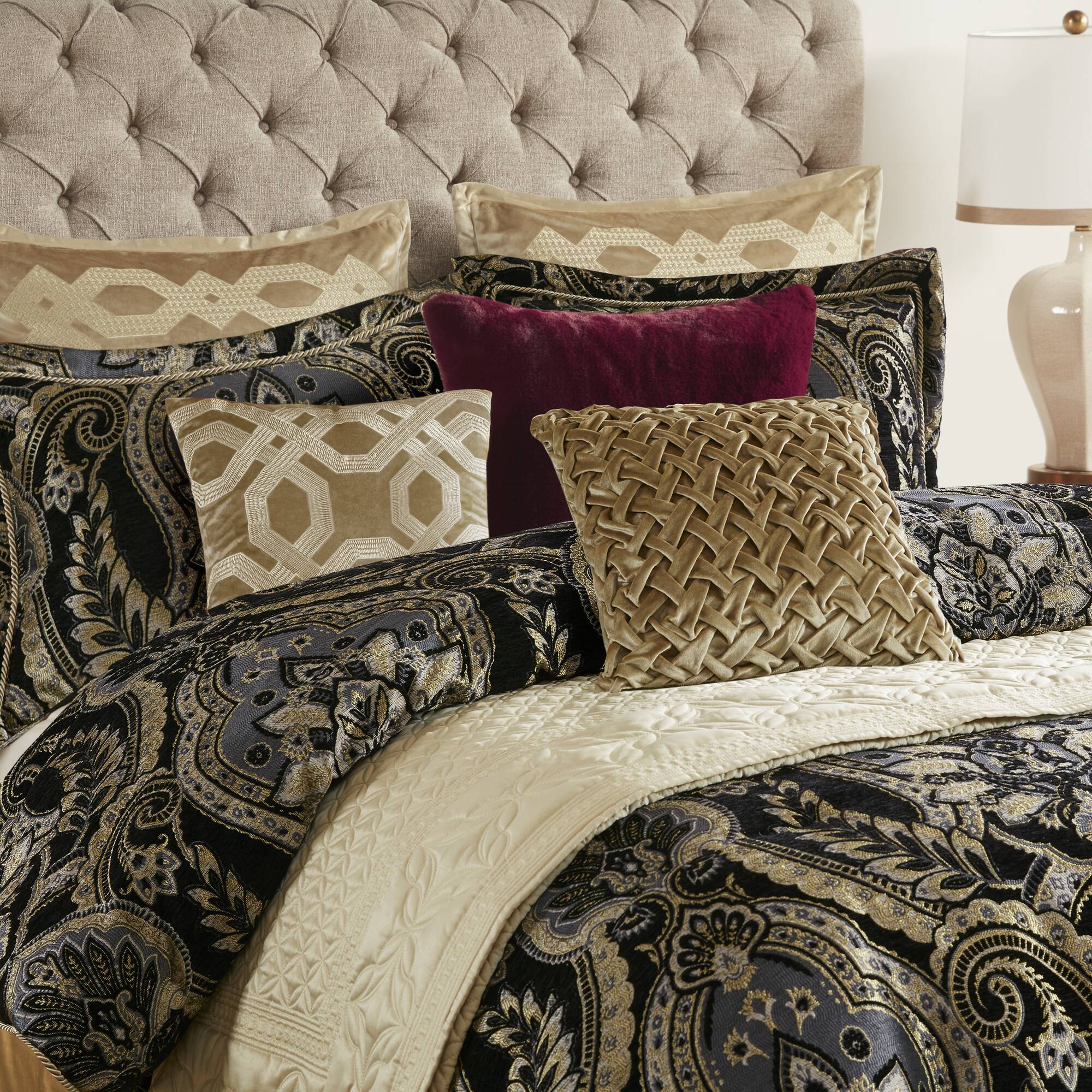 Julius - Queen Comforter Set - Black - Image 4