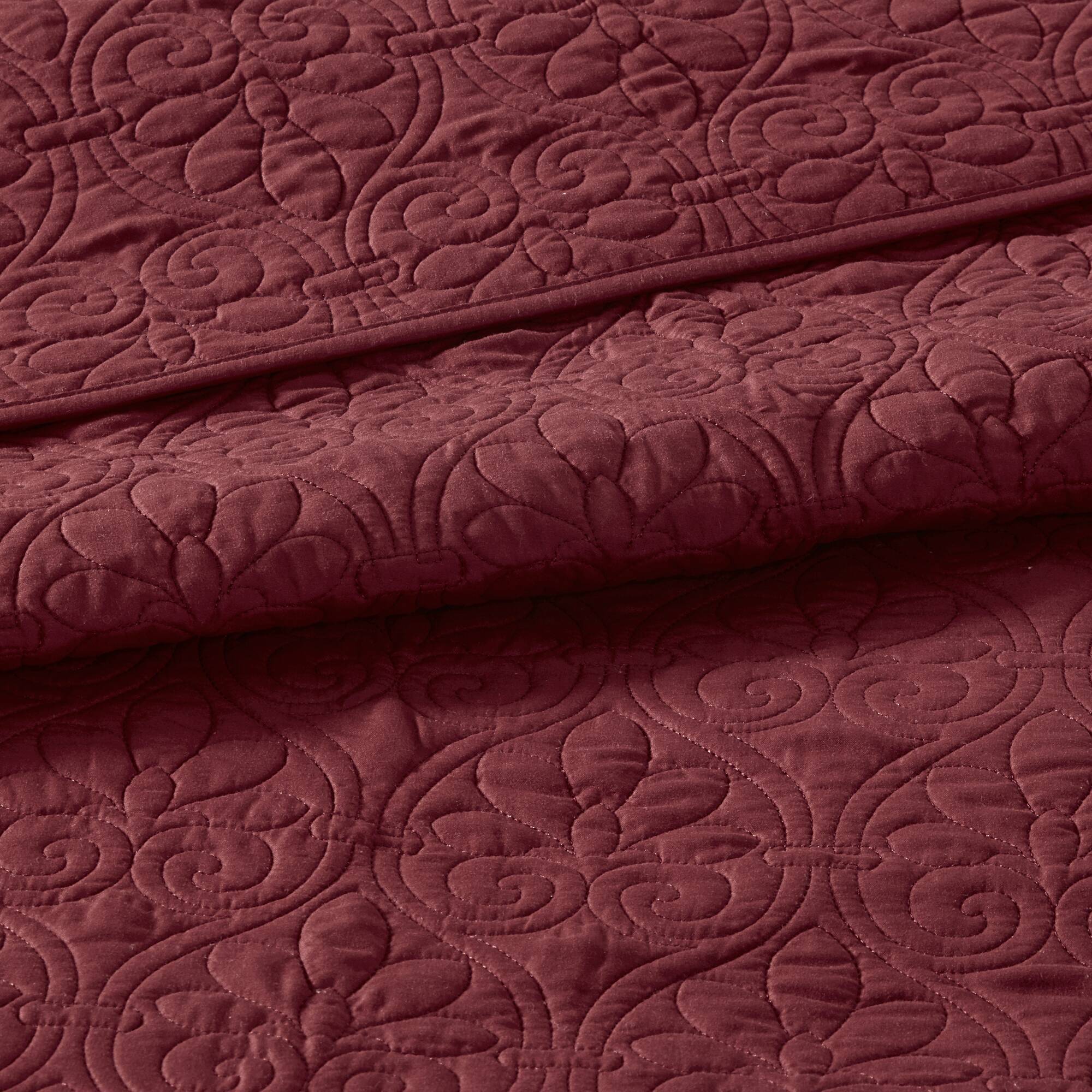 Quebec - Queen Reversible Bedspread Set - Red - Image 2