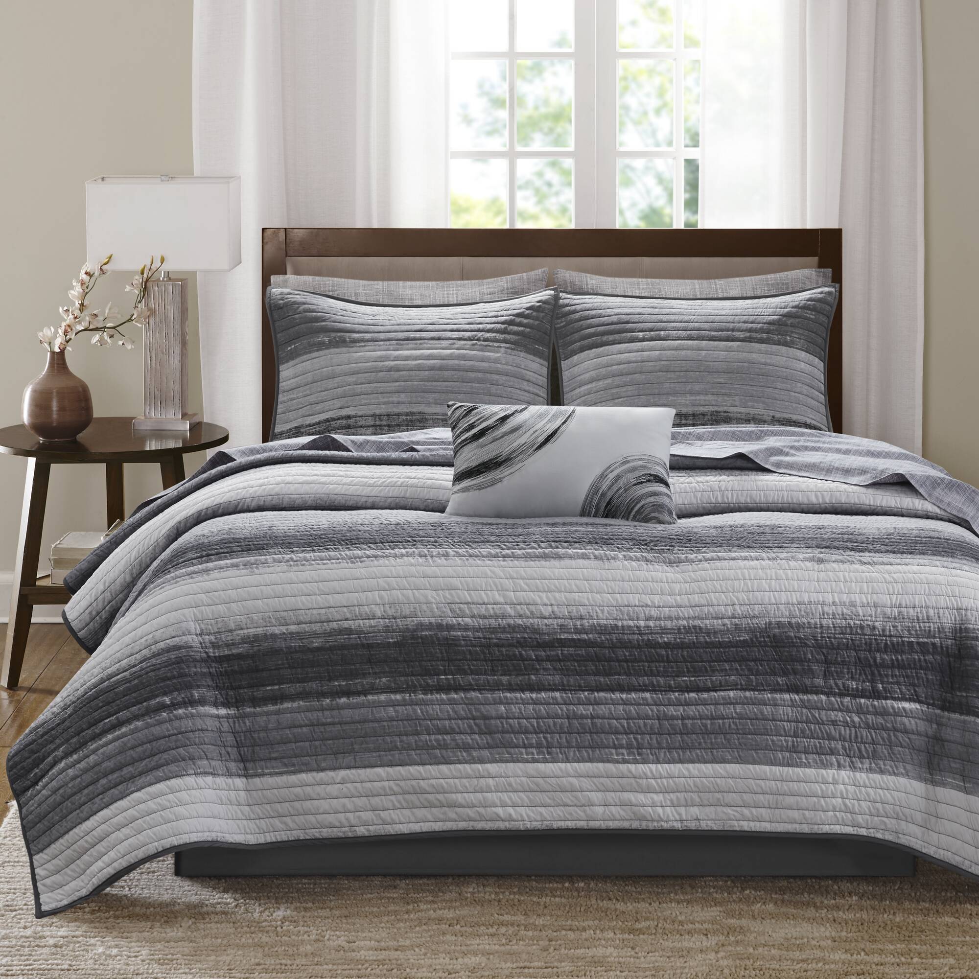 Saben - Queen 8 Piece Quilt Set With Bed Sheets - Black