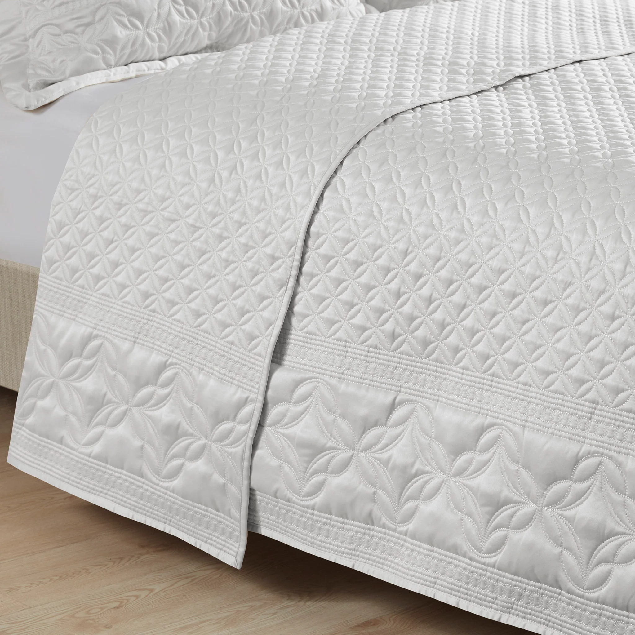 Versailles - 3 Piece Queen Gray Quilt Set - Gray - Image 3