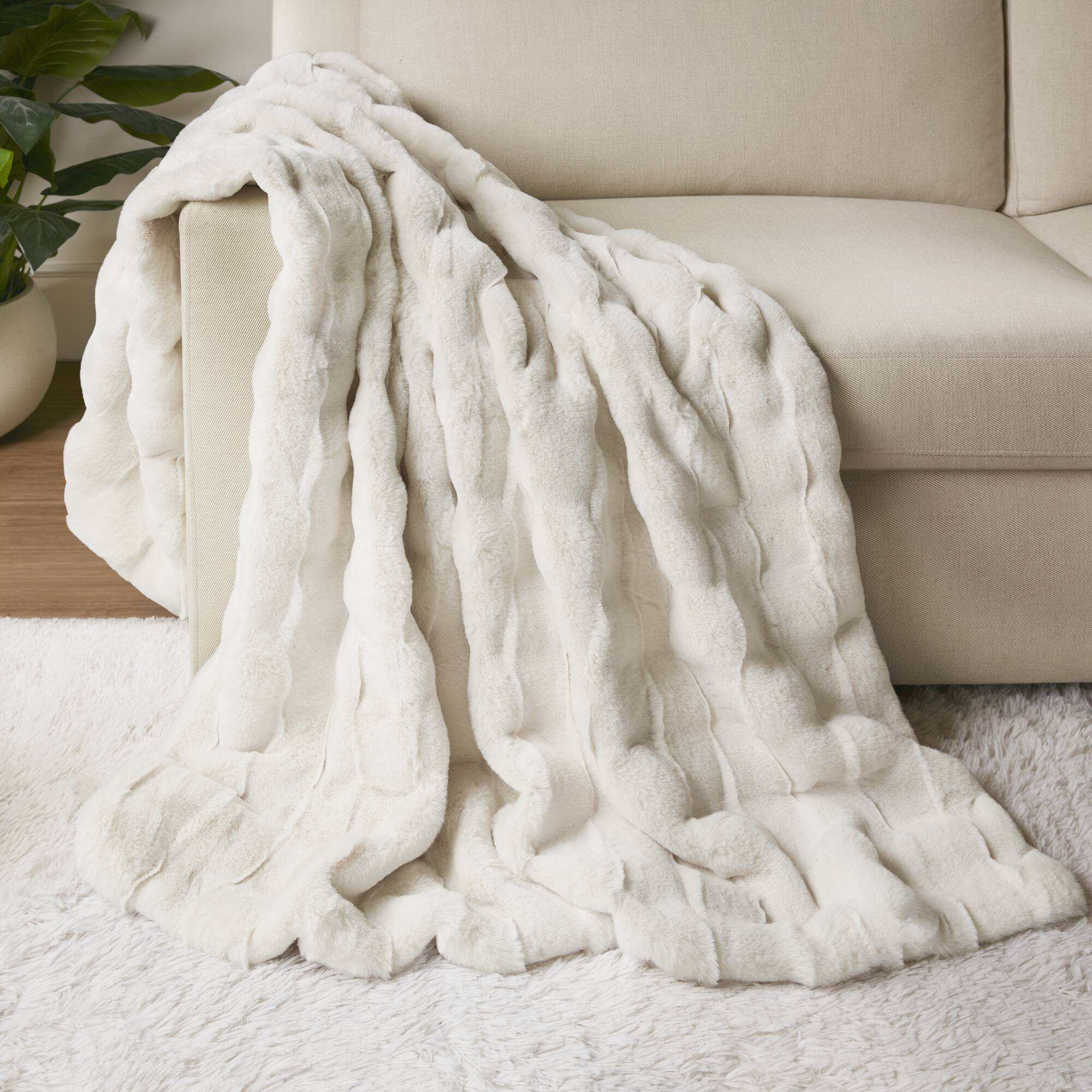 Vivienne - Faux Fur Throw - Ivory - Image 4