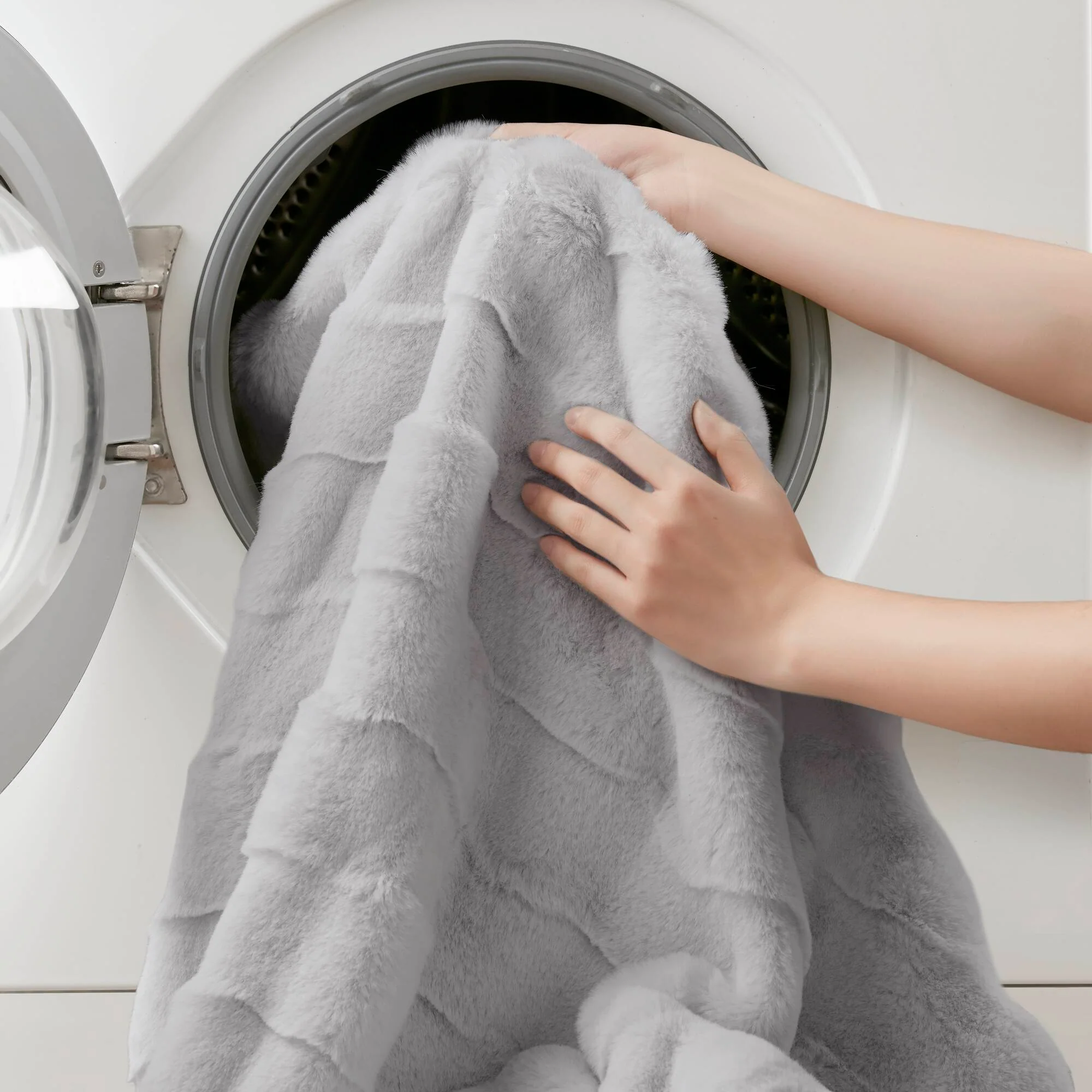 Vivienne - Throw - Light Gray - Image 2